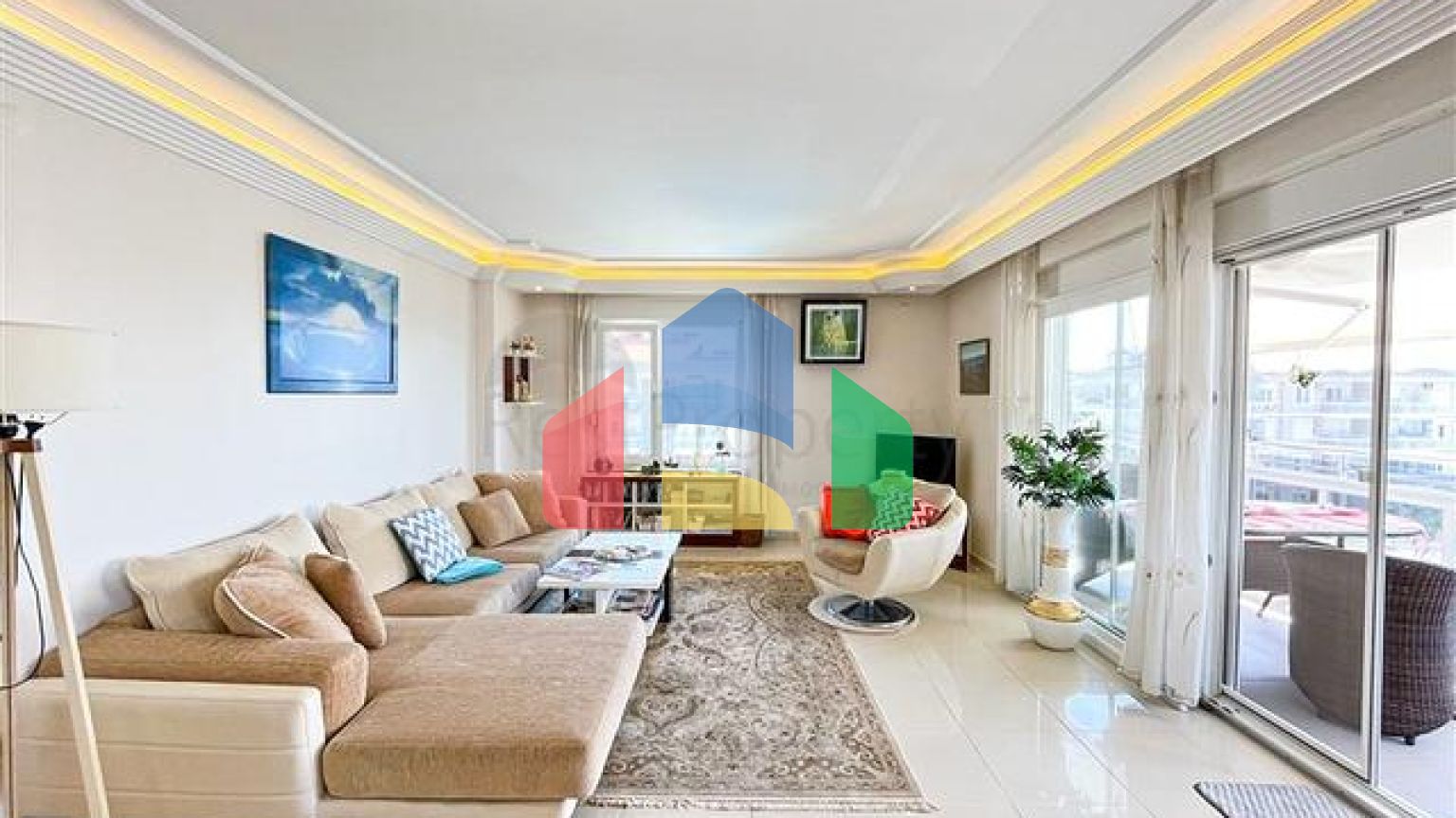 Просторная квартира с удобным местом расположения в районе Оба