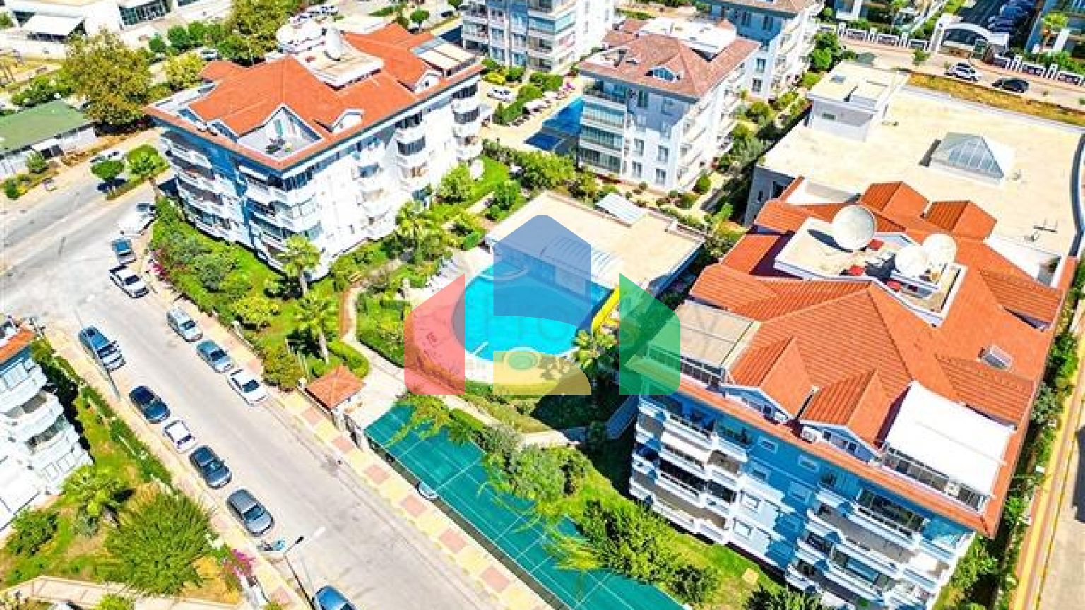 Просторная квартира с удобным местом расположения в районе Оба