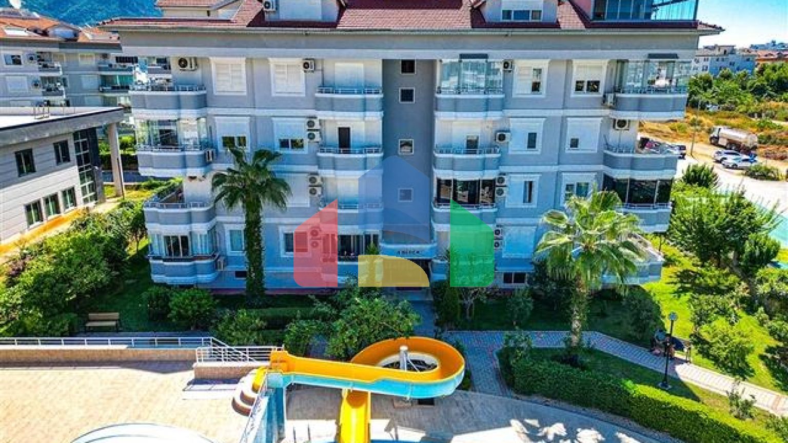 Просторная квартира с удобным местом расположения в районе Оба