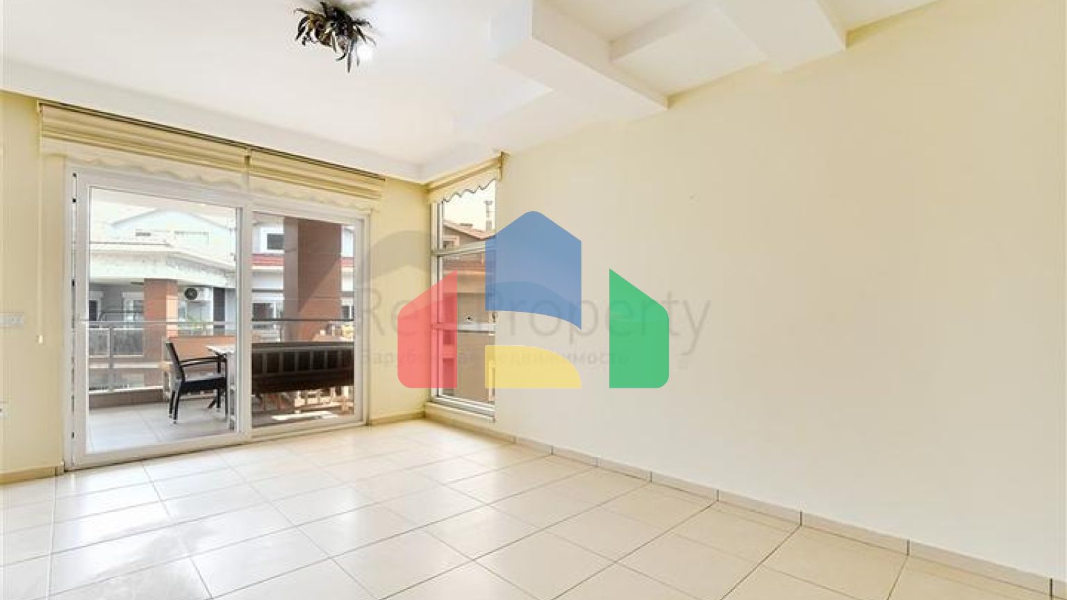 Просторий пентхаус в зеленому районі Оба