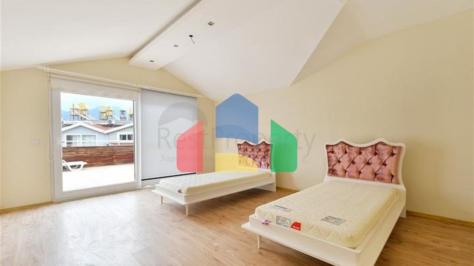 Просторий пентхаус в зеленому районі Оба