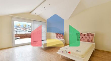 Просторий пентхаус в зеленому районі Оба