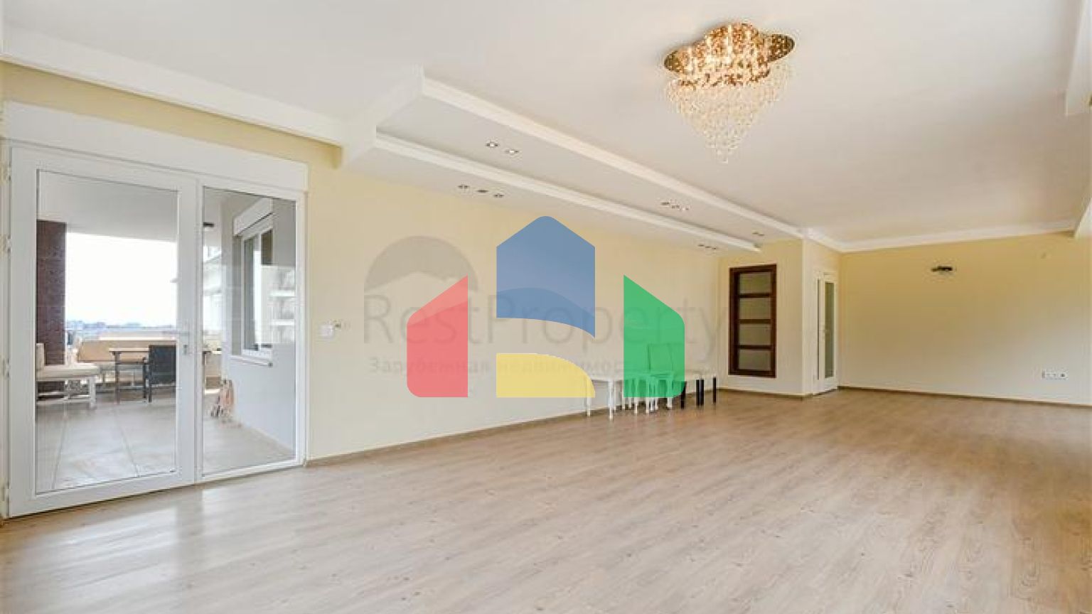 Просторий пентхаус в зеленому районі Оба