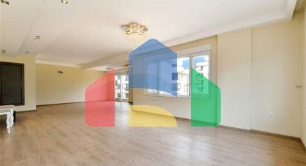 Просторий пентхаус в зеленому районі Оба