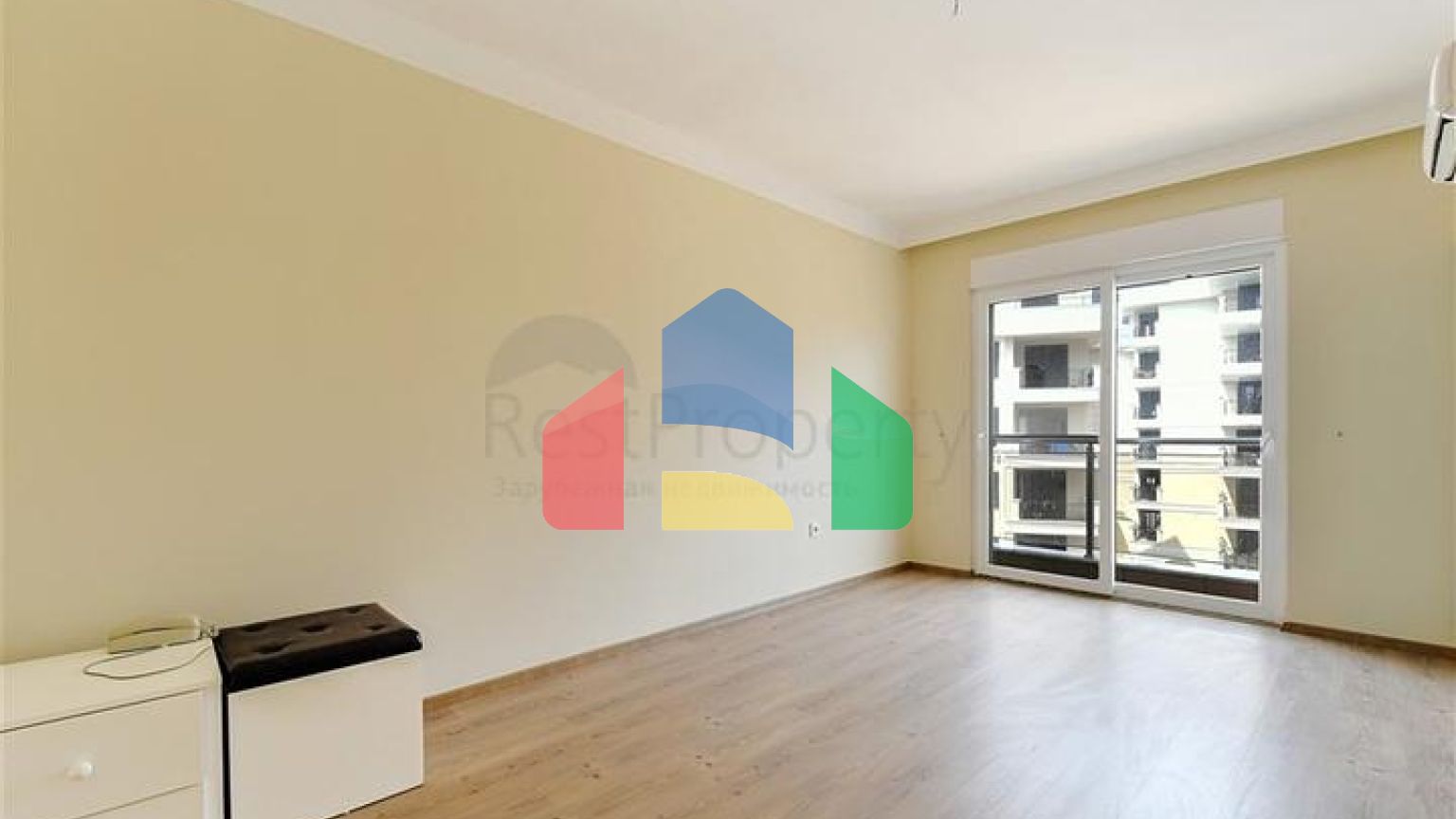 Просторий пентхаус в зеленому районі Оба