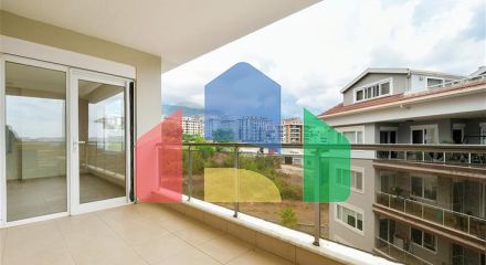 Просторий пентхаус в зеленому районі Оба