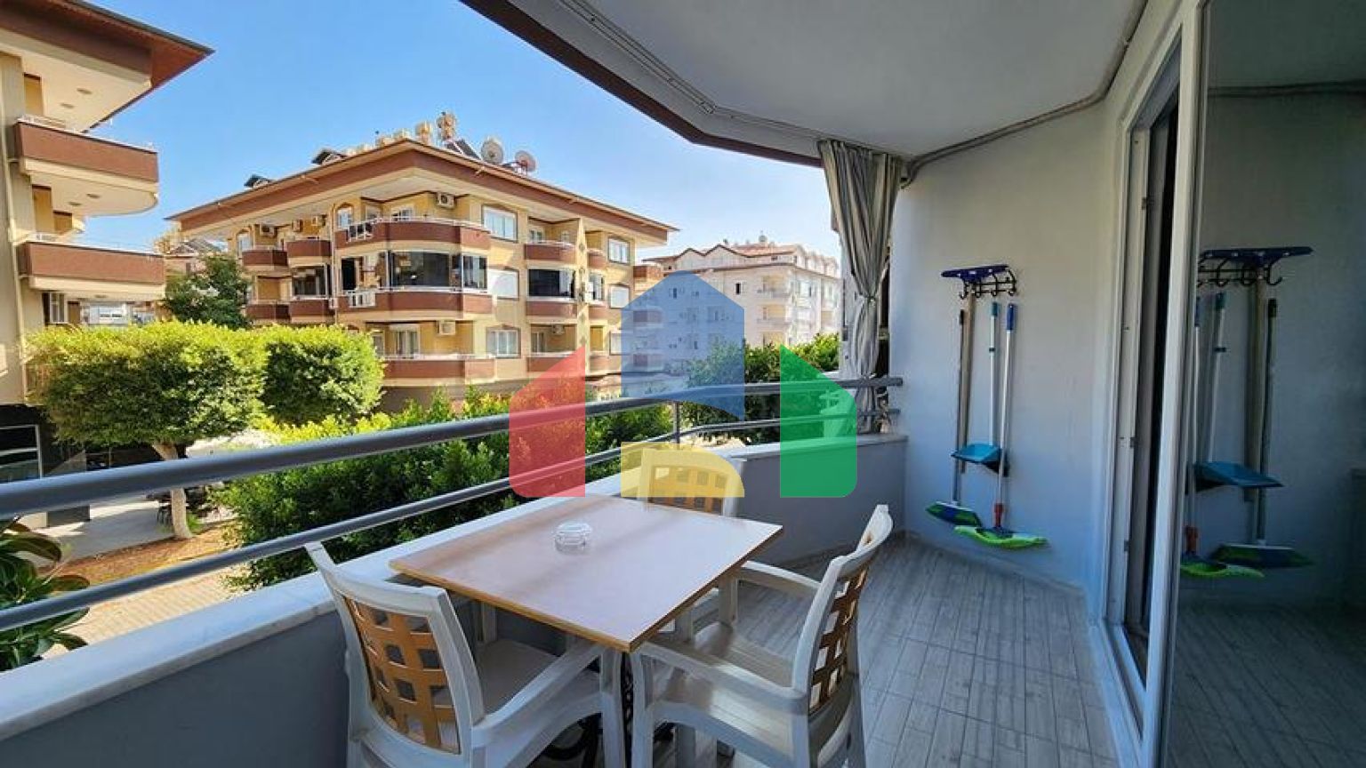 Мебльована квартира плануванням 1 + 1 в районі Оба