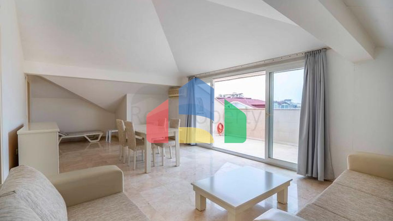 Шестикімнатний світлий пентхаус з видом на місто в районі Оба