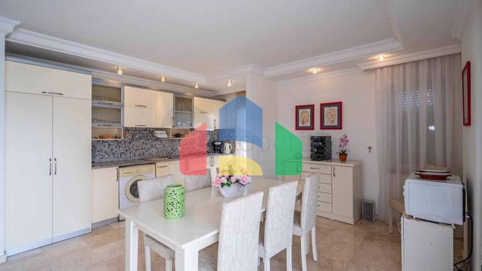 Шестикімнатний світлий пентхаус з видом на місто в районі Оба