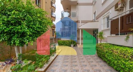 Шестикімнатний світлий пентхаус з видом на місто в районі Оба