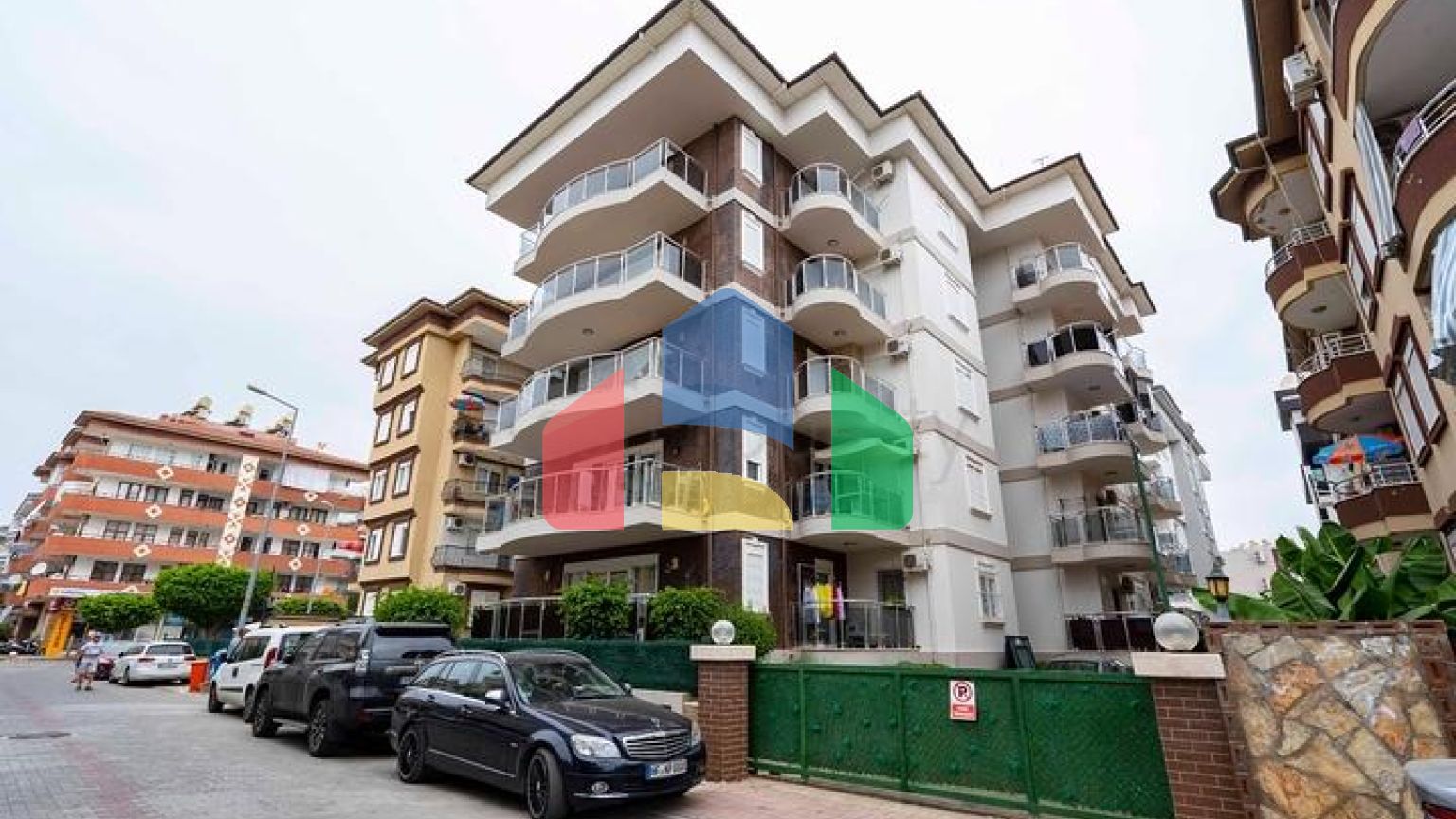 Шестикімнатний світлий пентхаус з видом на місто в районі Оба