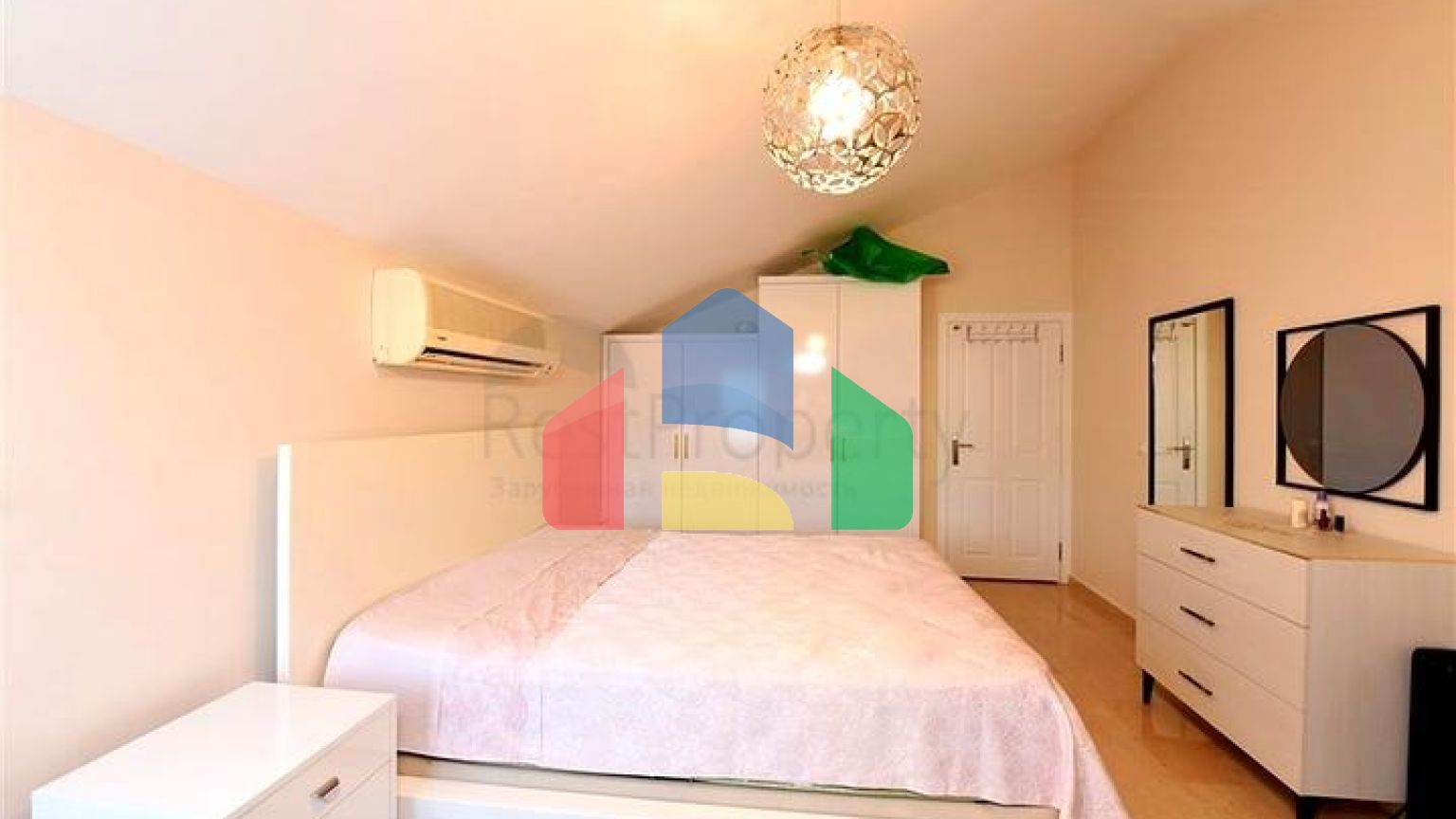 Просторий пентхаус плануванням 4+1 в районі Оба