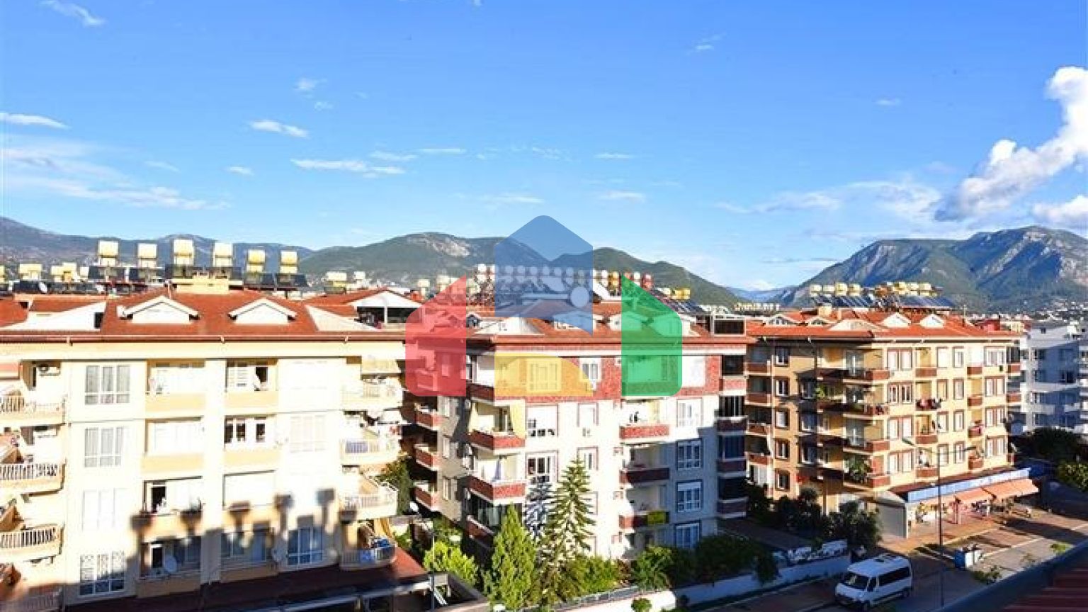 Просторий пентхаус плануванням 4+1 в районі Оба