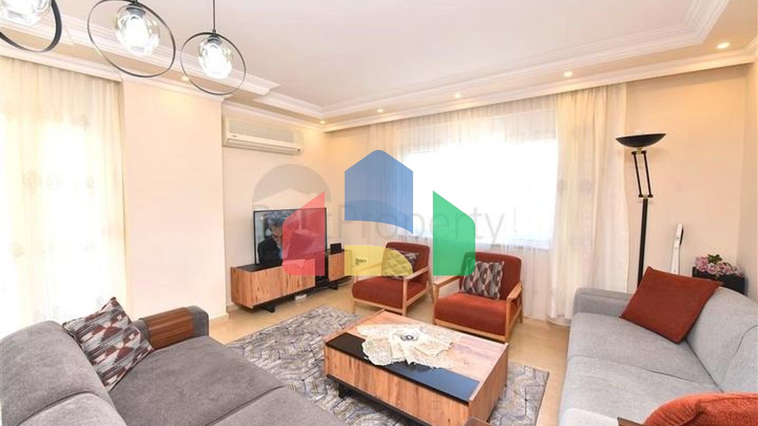 Просторий пентхаус плануванням 4+1 в районі Оба