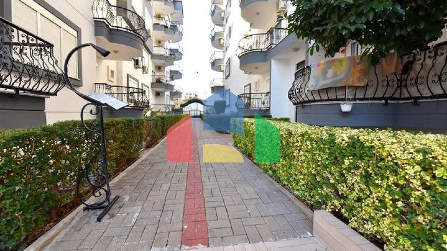 Просторий пентхаус плануванням 4+1 в районі Оба