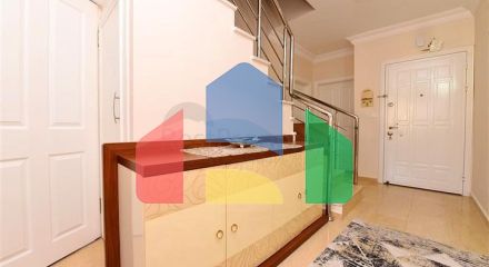 Просторий пентхаус плануванням 4+1 в районі Оба