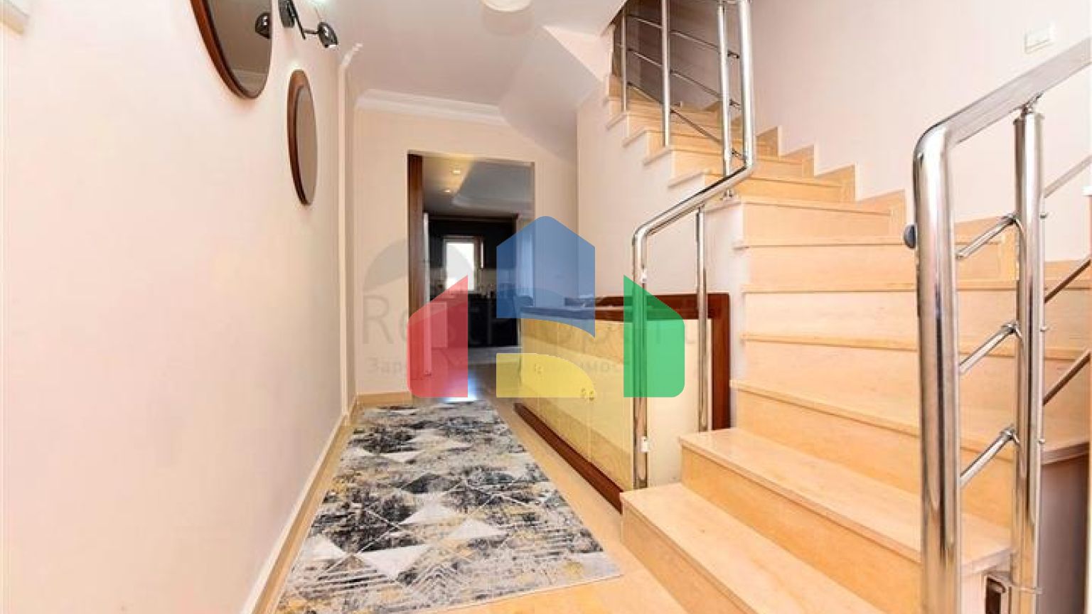 Просторий пентхаус плануванням 4+1 в районі Оба