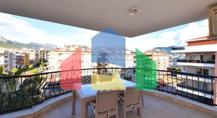 Просторий пентхаус плануванням 4+1 в районі Оба