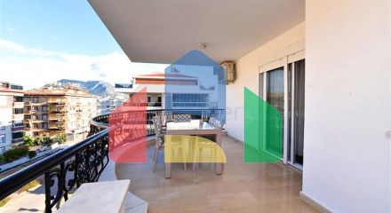 Просторий пентхаус плануванням 4+1 в районі Оба