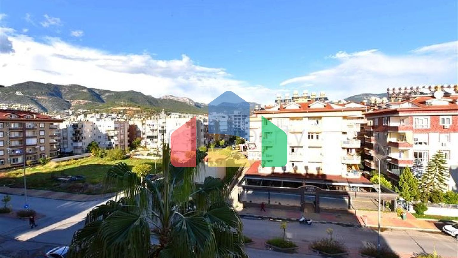 Просторий пентхаус плануванням 4+1 в районі Оба