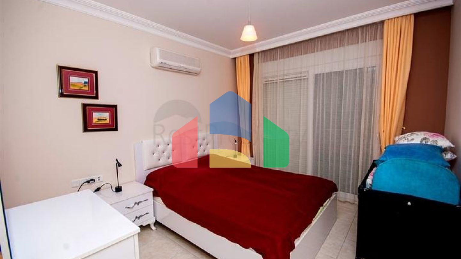 Мебльований пентхаус 4+1 в районі Оба