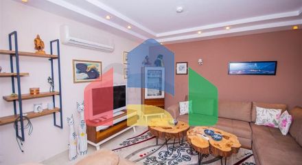 Мебльований пентхаус 4+1 в районі Оба