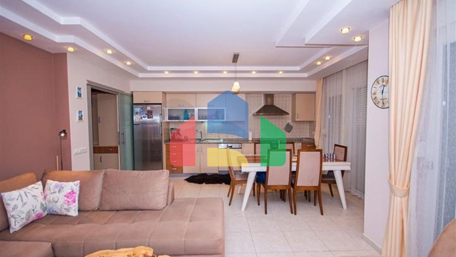 Мебльований пентхаус 4+1 в районі Оба