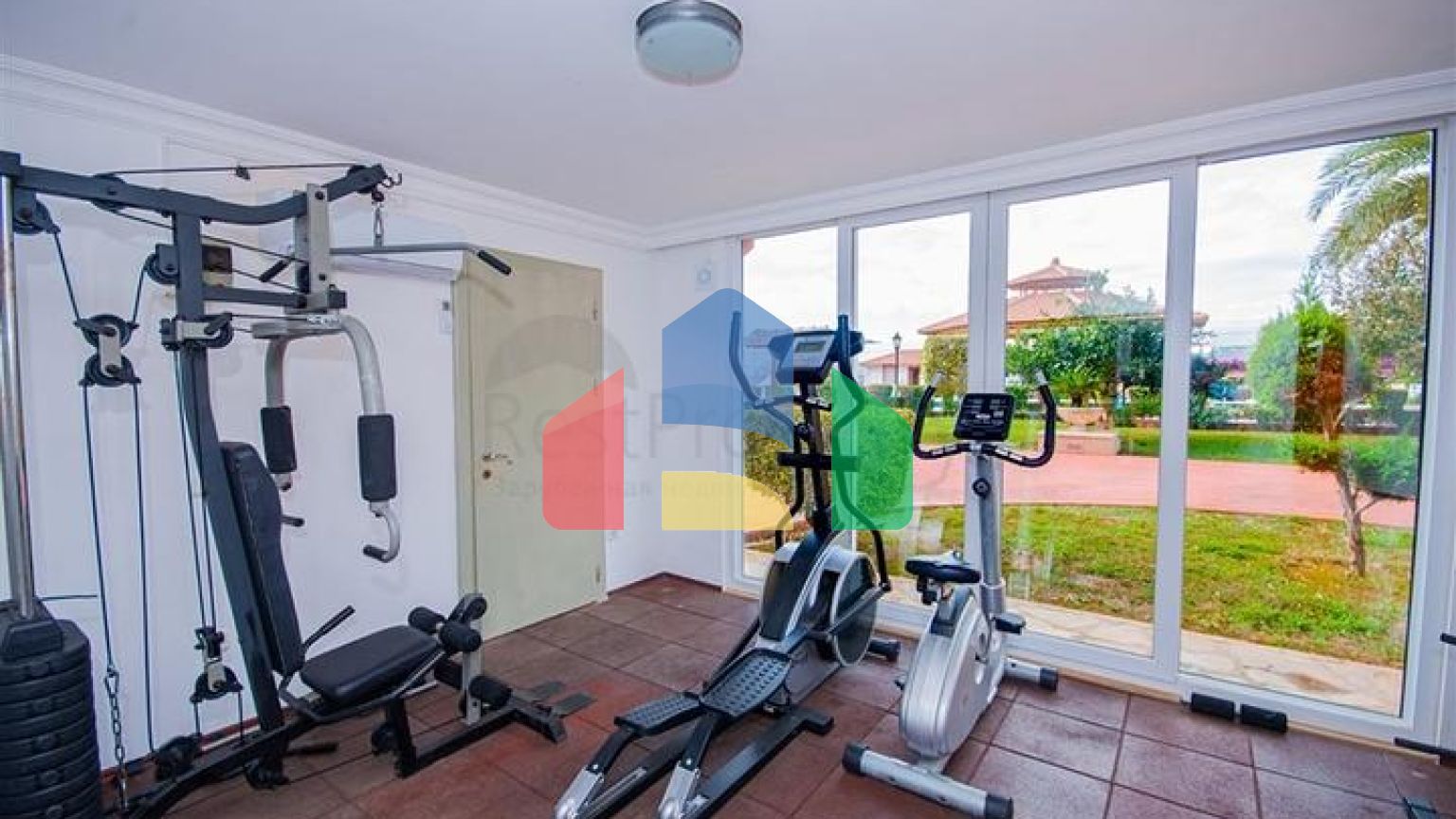 Мебльований пентхаус 4+1 в районі Оба