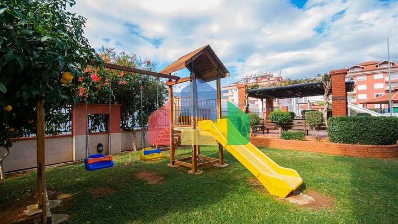 Мебльований пентхаус 4+1 в районі Оба