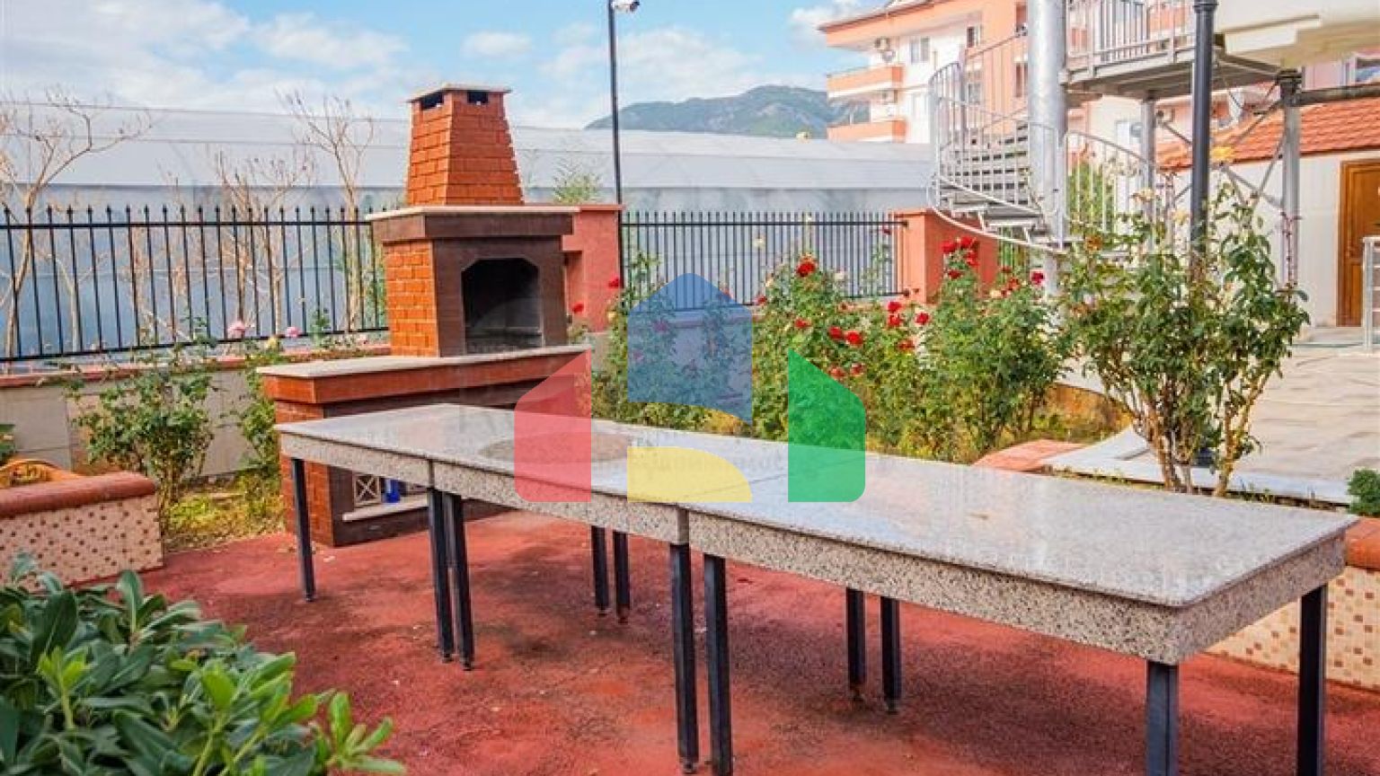 Мебльований пентхаус 4+1 в районі Оба