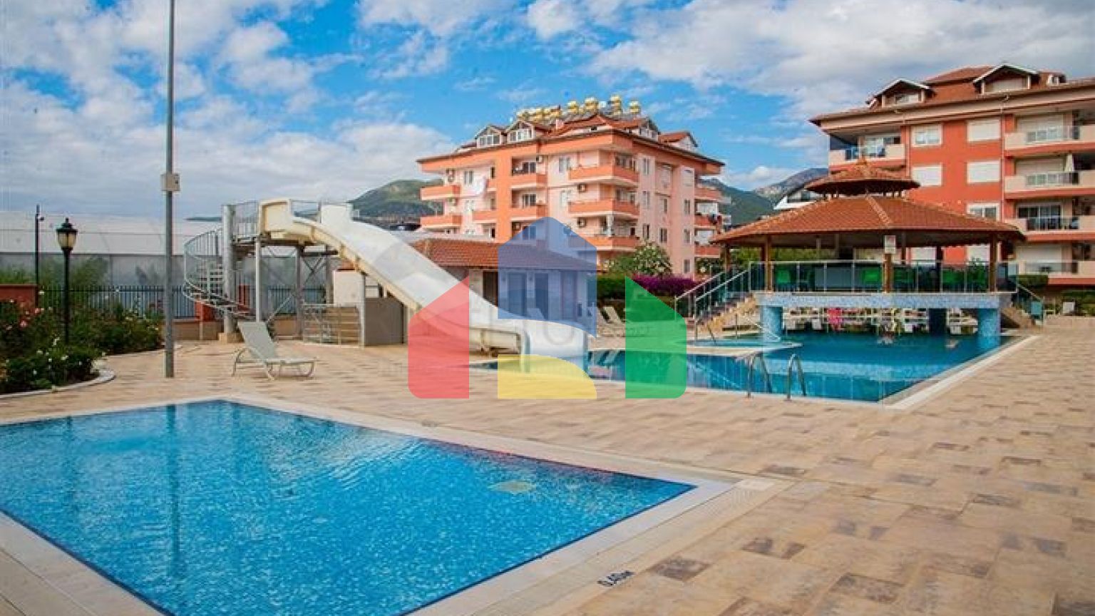 Мебльований пентхаус 4+1 в районі Оба