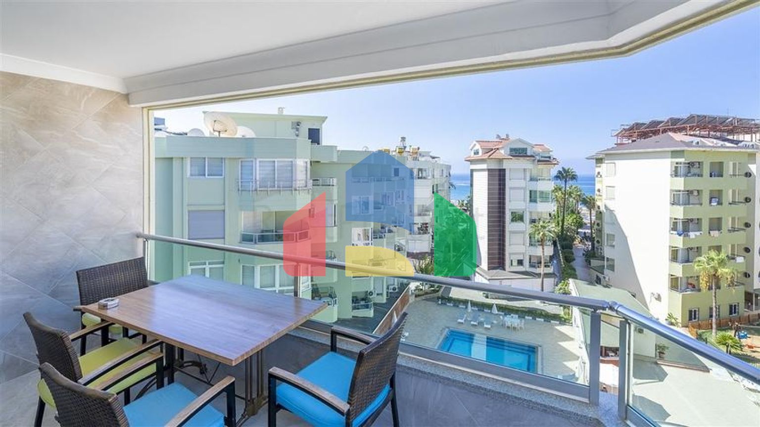 Квартира 4 + 1 на першій лінії з можливістю отримання громадянства