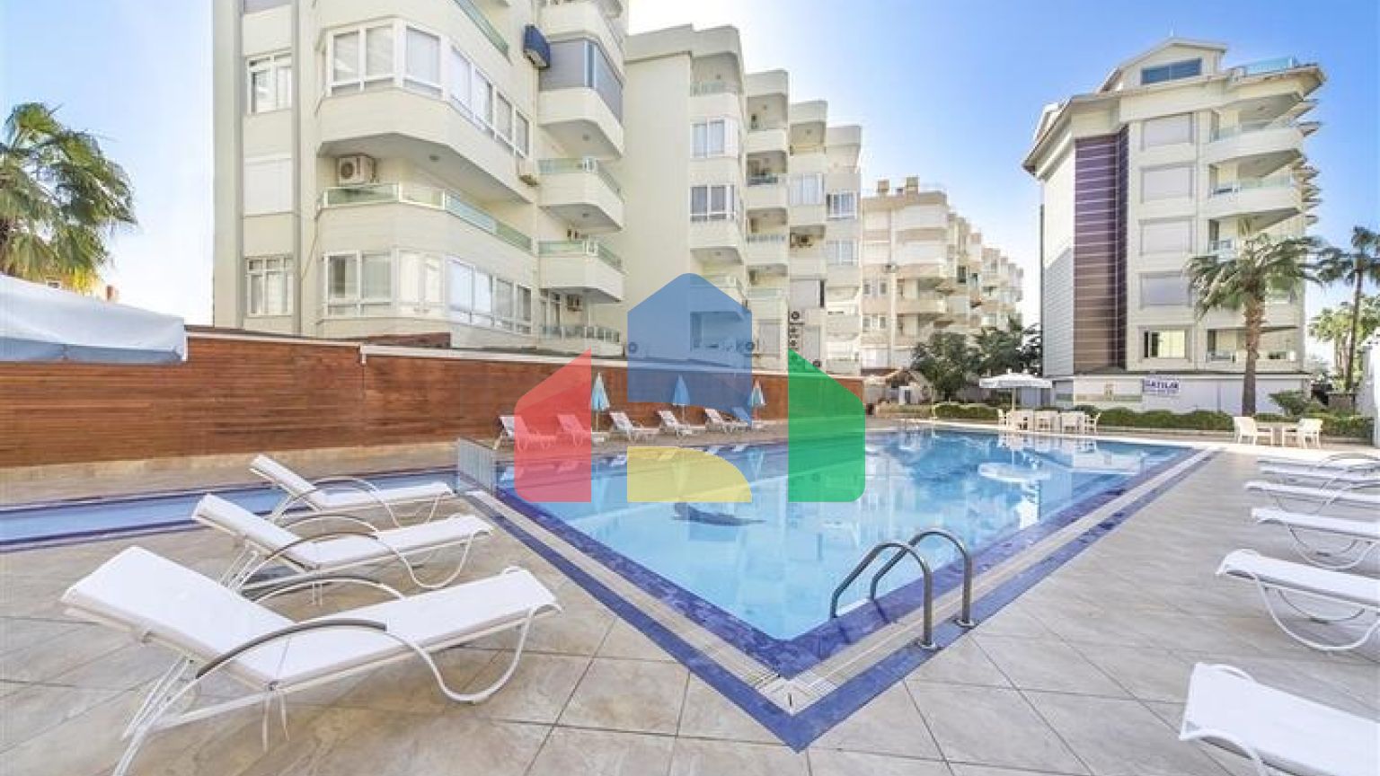 Квартира 4 + 1 на першій лінії з можливістю отримання громадянства