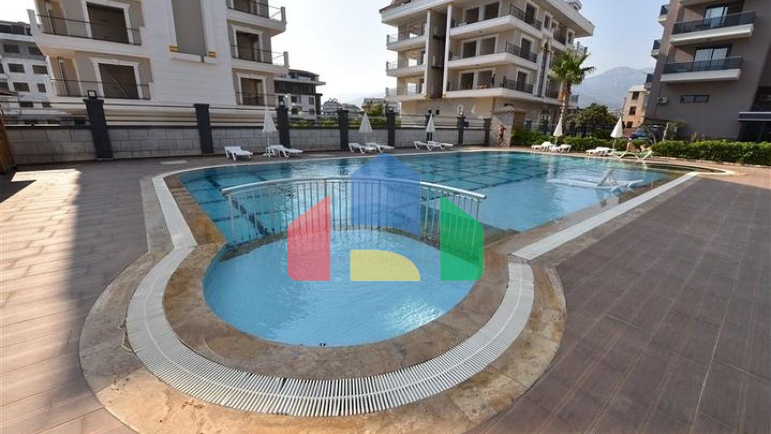 Двухэтажный садовый дуплекс 2+1 в районе Оба