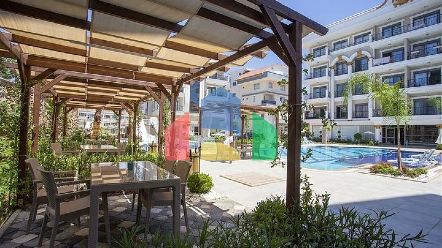 Квартира 2 + 1 від власника з меблями в престижному комплексі району Оба