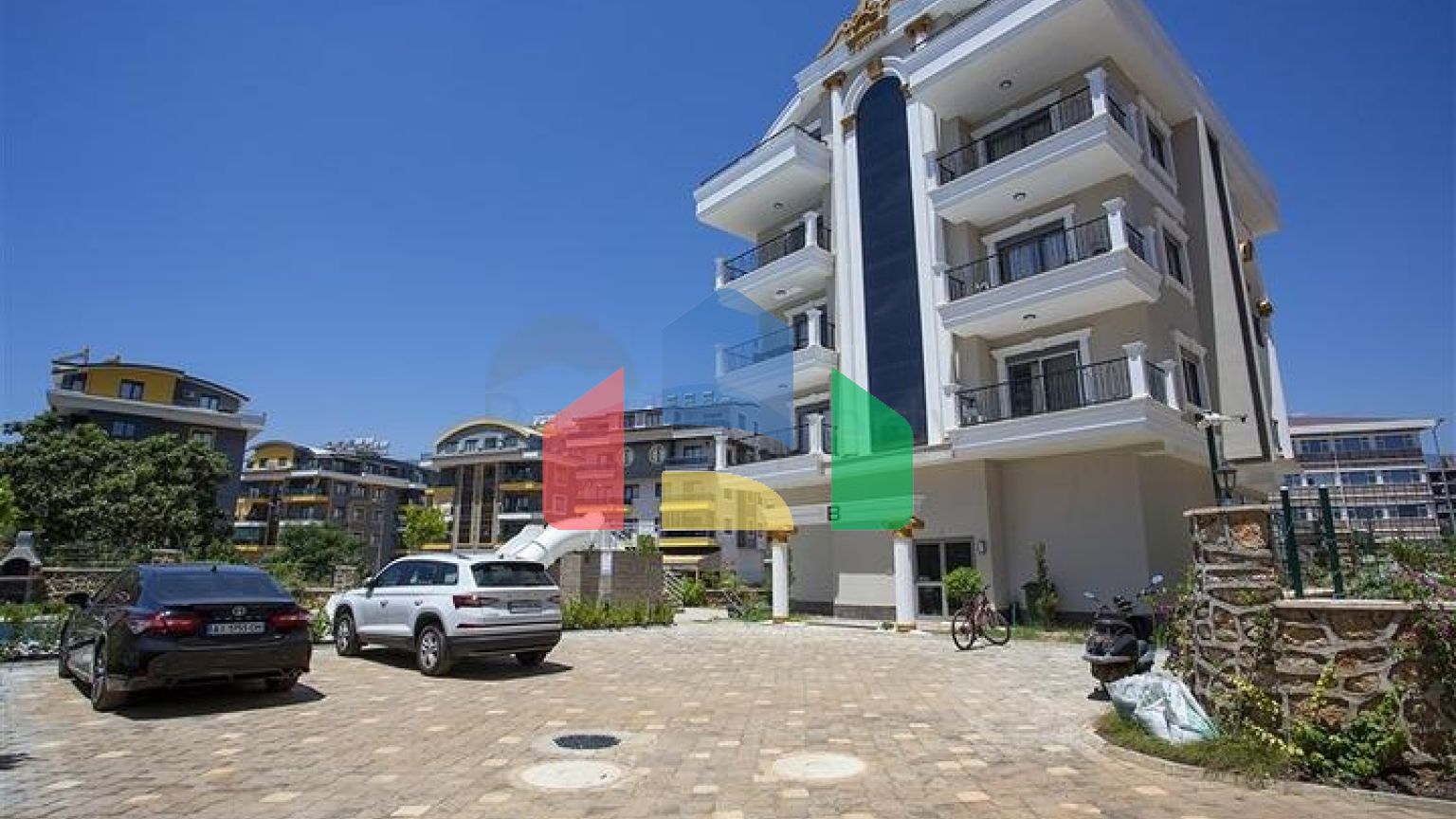 Квартира 2 + 1 від власника з меблями в престижному комплексі району Оба