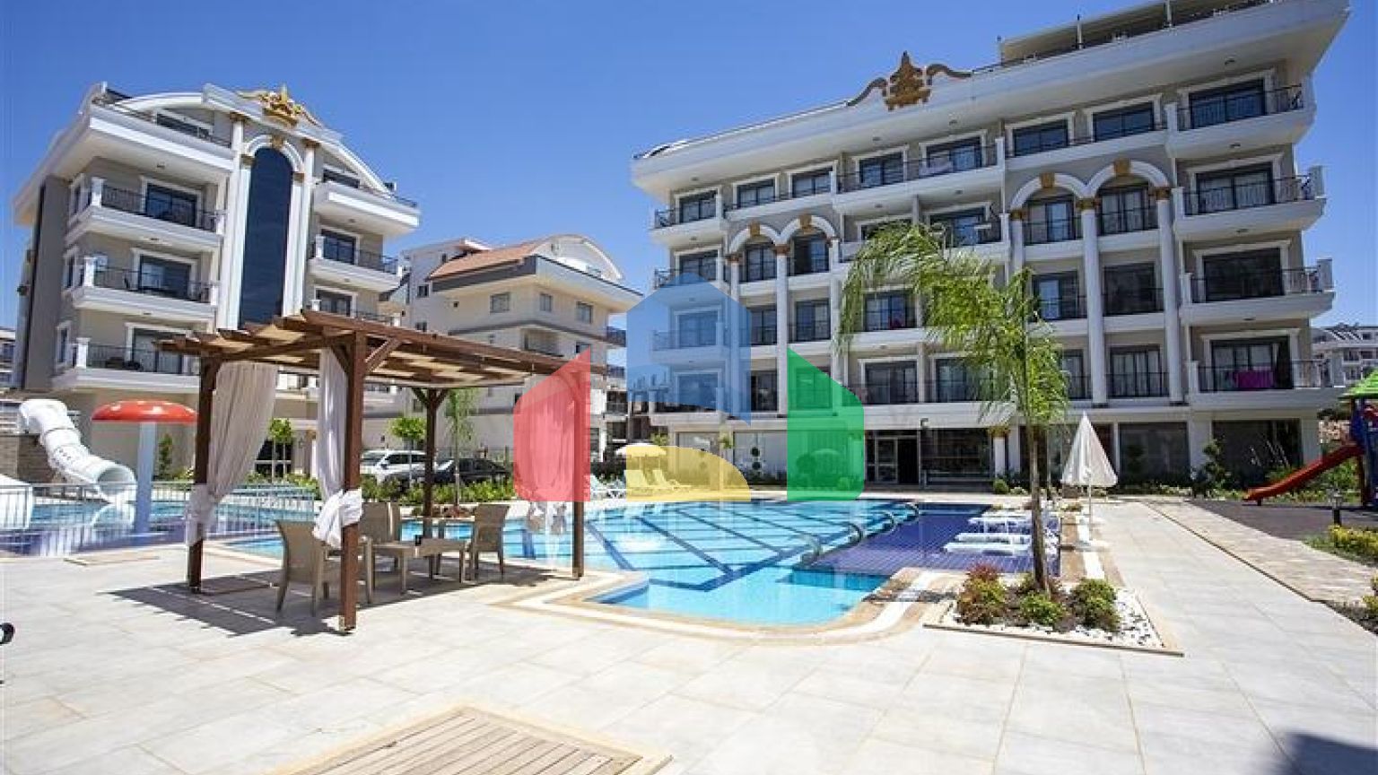 Квартира 2 + 1 від власника з меблями в престижному комплексі району Оба