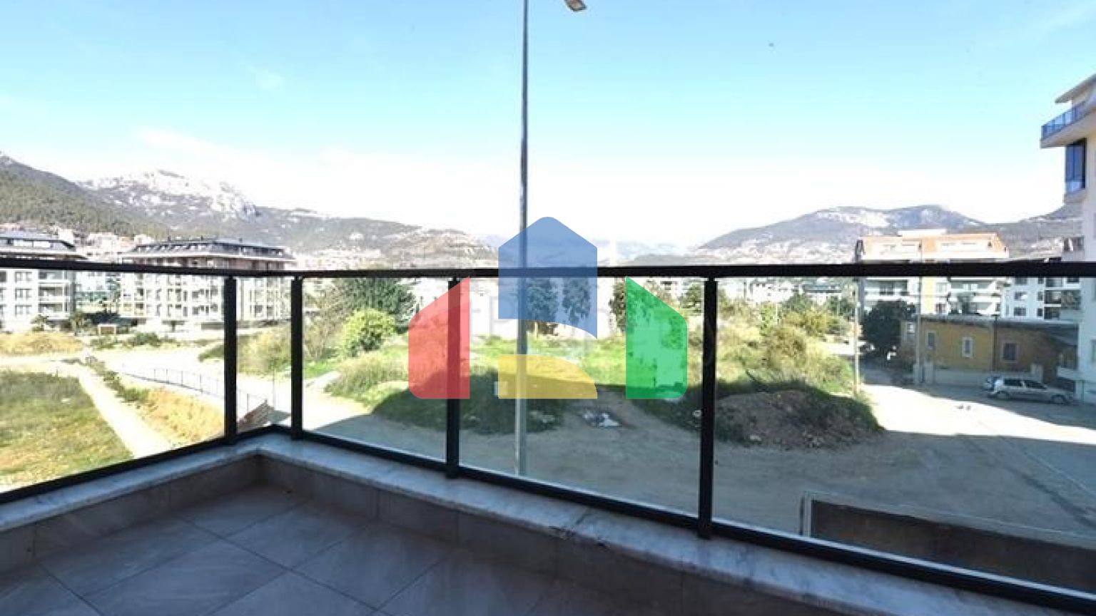 Простора квартира 3 + 1 для великої родини в районі Оба