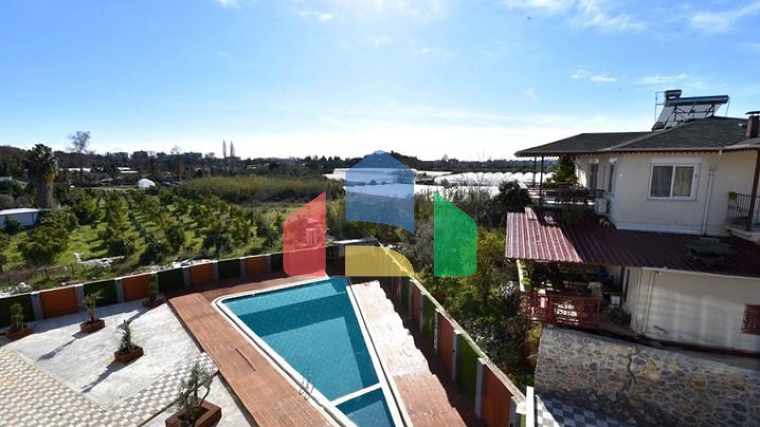 Простора квартира 3 + 1 для великої родини в районі Оба