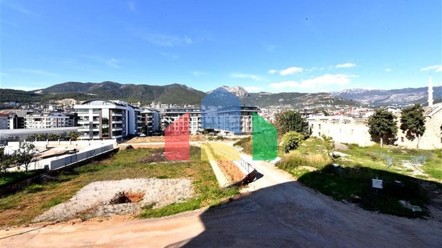 Простора квартира 3 + 1 для великої родини в районі Оба