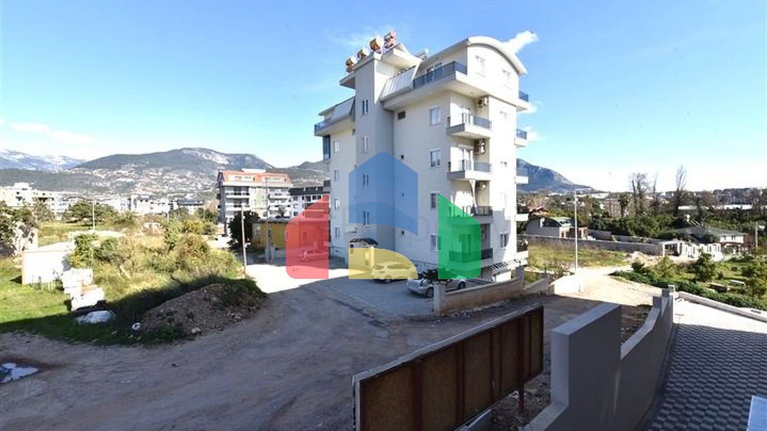 Простора квартира 3 + 1 для великої родини в районі Оба