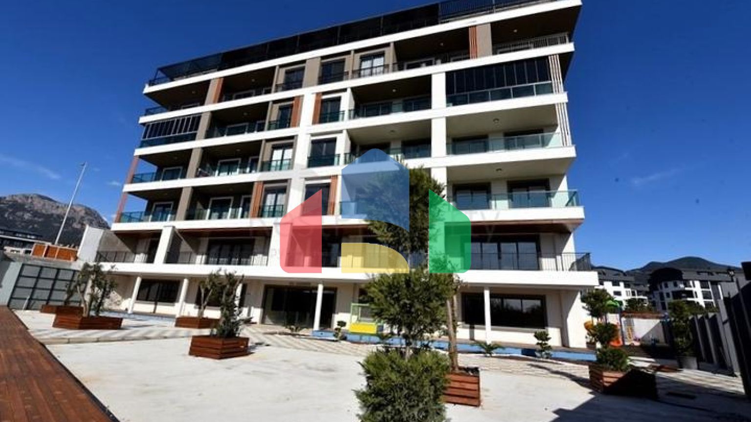 Простора квартира 3 + 1 для великої родини в районі Оба