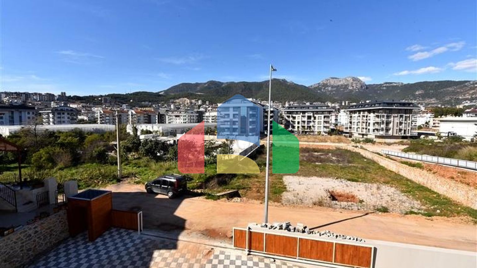 Простора квартира 3 + 1 для великої родини в районі Оба