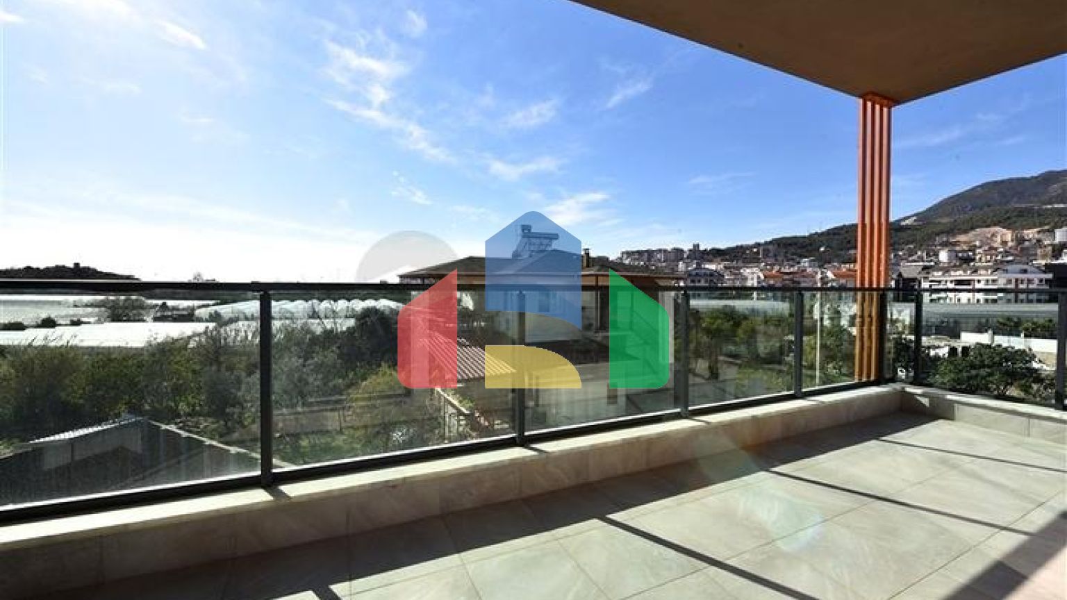 Простора квартира 3 + 1 для великої родини в районі Оба