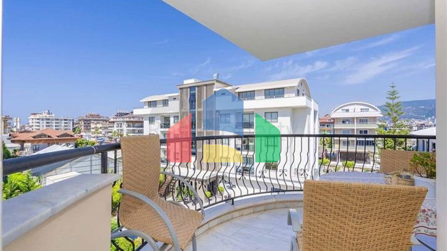 Просторий пентхаус 4 + 1 для великої родини