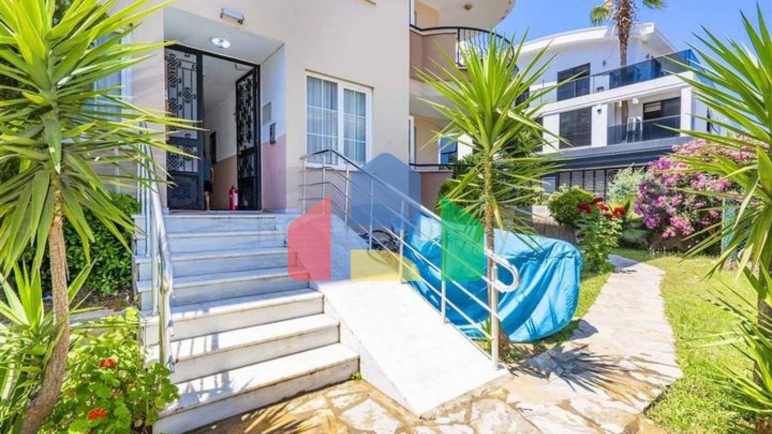 Просторий пентхаус 4 + 1 для великої родини