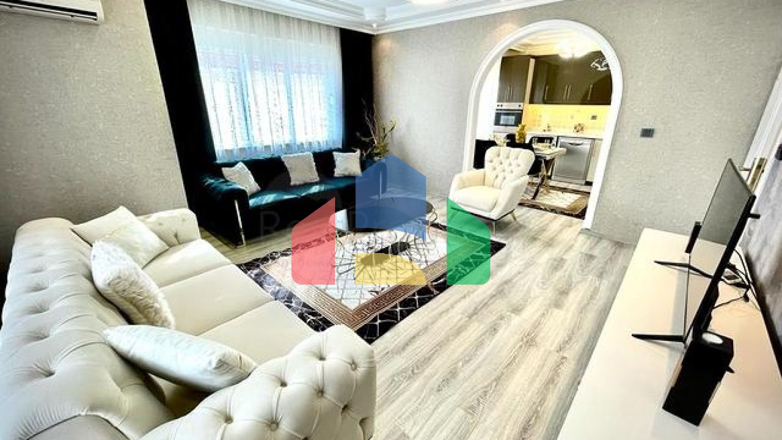 Великий пентхаус в обидві поруч з морем