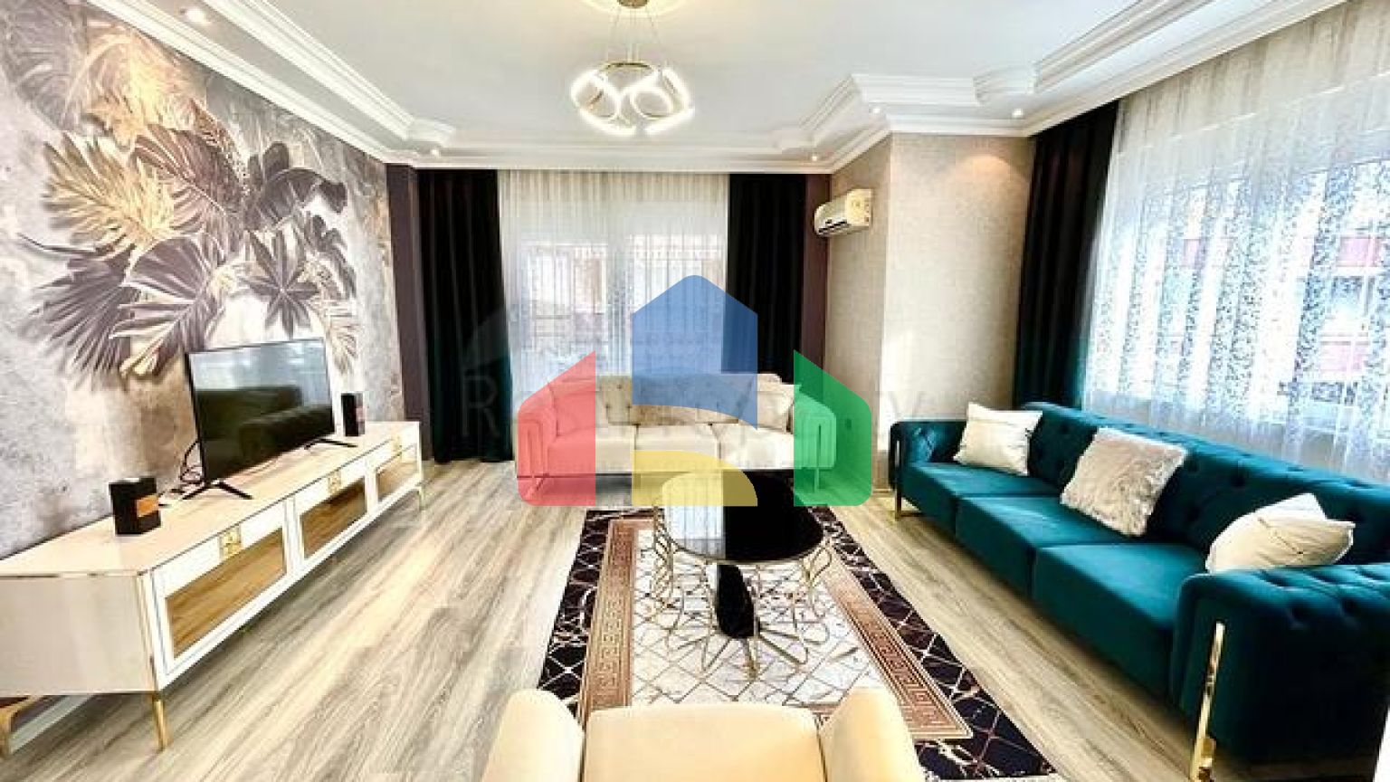 Великий пентхаус в обидві поруч з морем