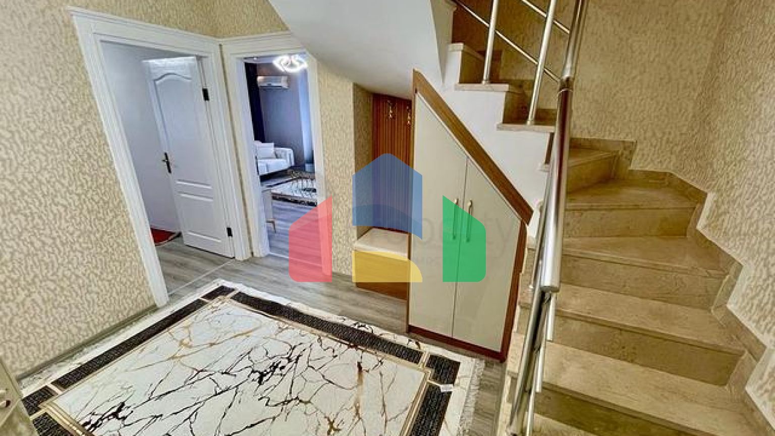 Великий пентхаус в обидві поруч з морем