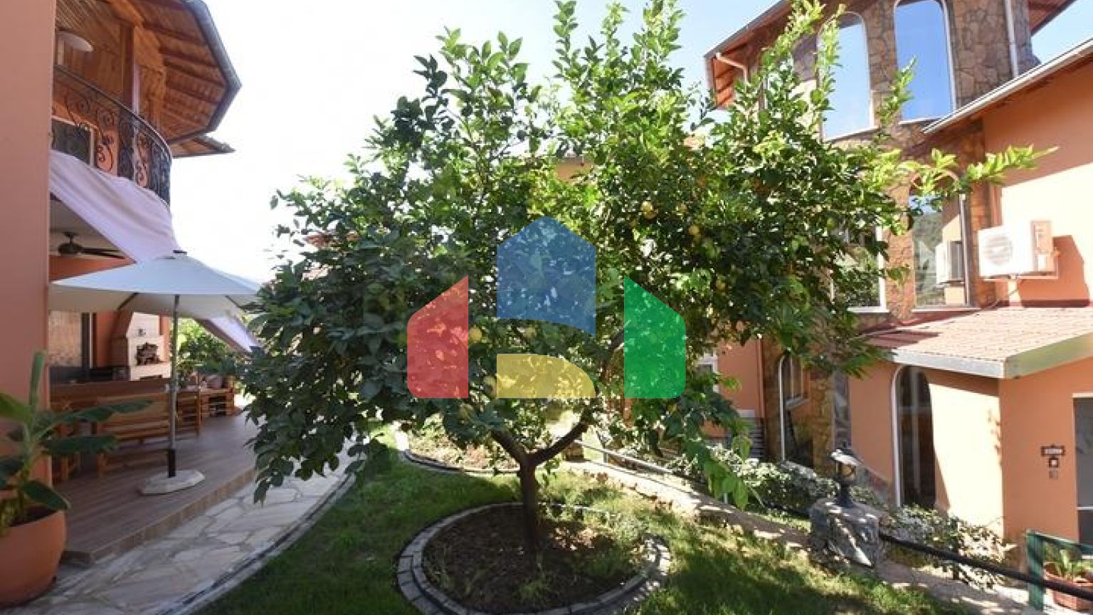 Просторная вилла в районе Оба